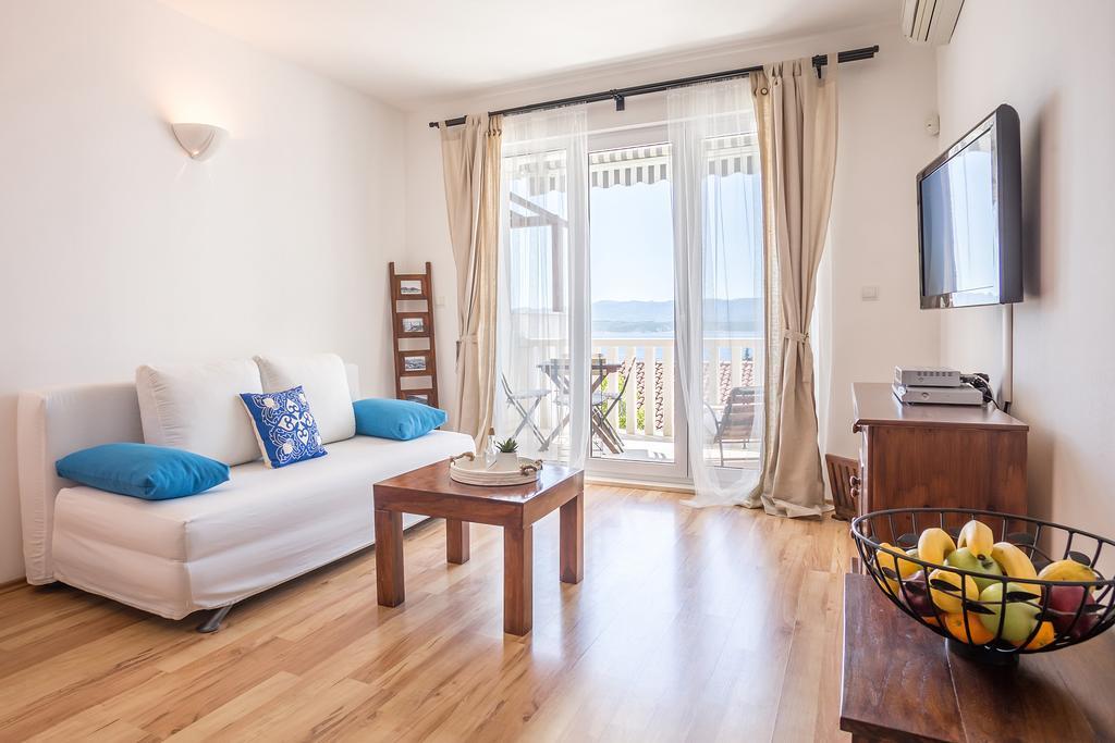 Zlatni Bol Apartments Szoba fotó