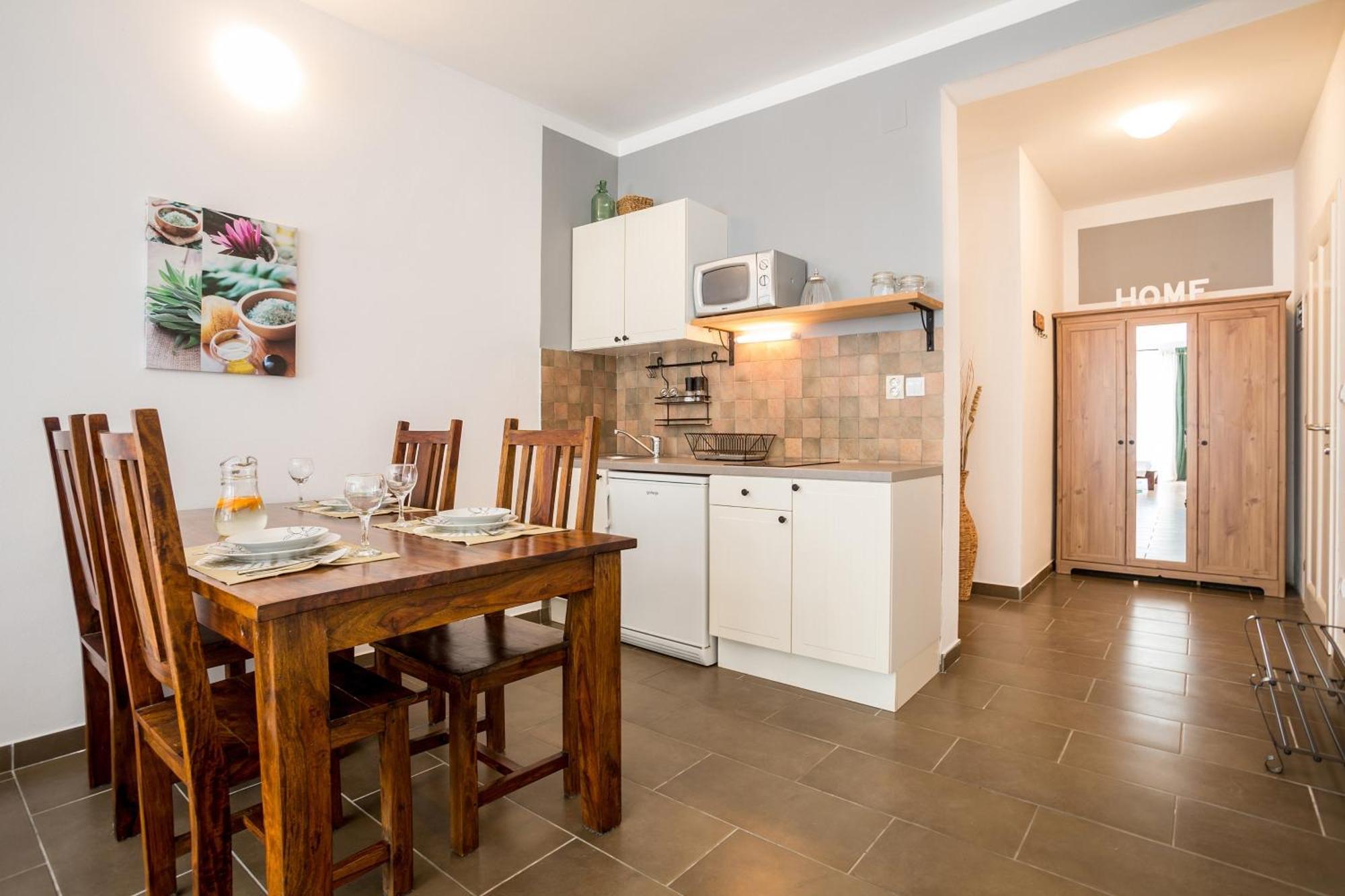 Zlatni Bol Apartments Szoba fotó