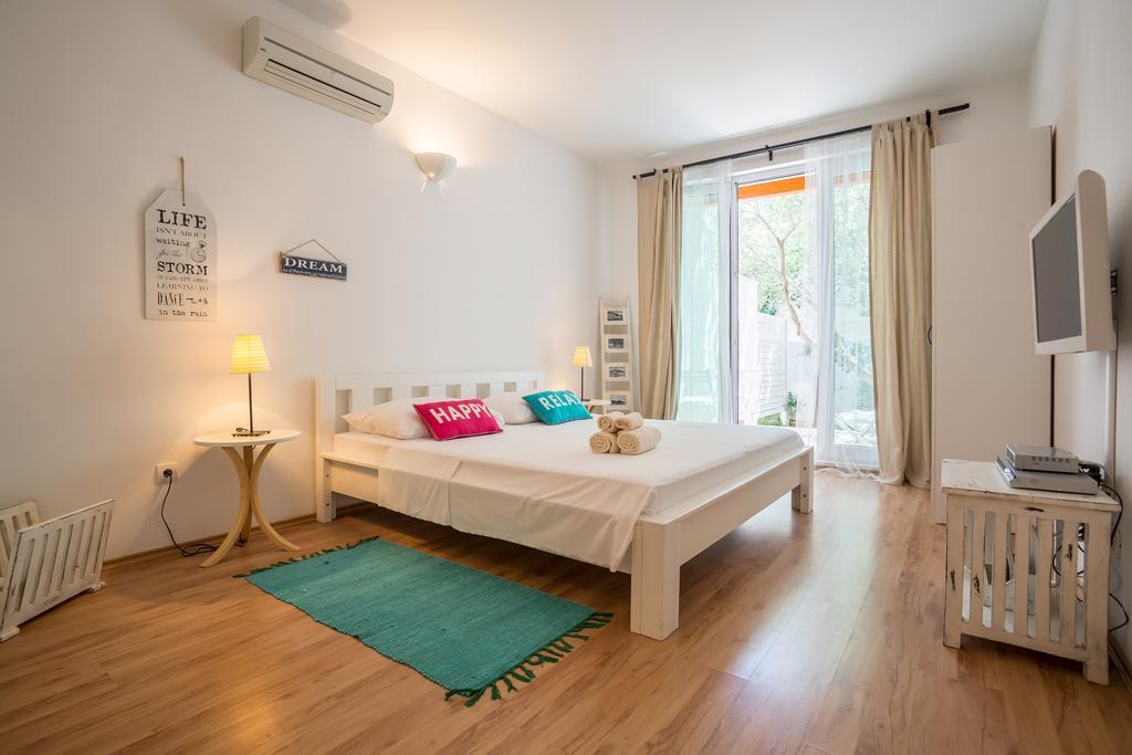 Zlatni Bol Apartments Szoba fotó