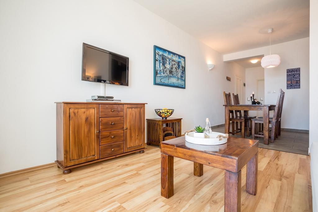 Zlatni Bol Apartments Szoba fotó