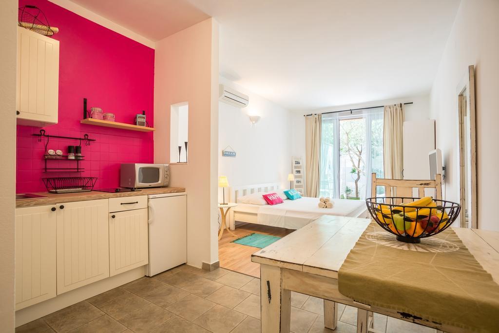 Zlatni Bol Apartments Szoba fotó